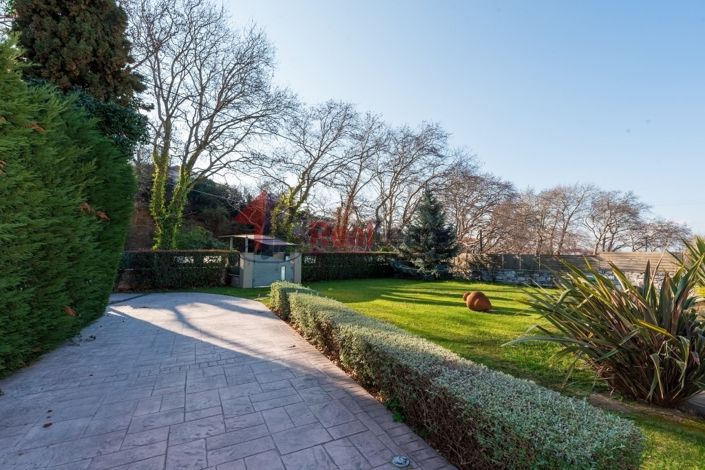 Image No.23-5 Bed Property for sale