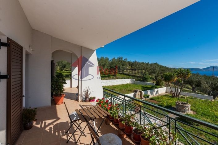 Image No.18-3 Bed Property for sale