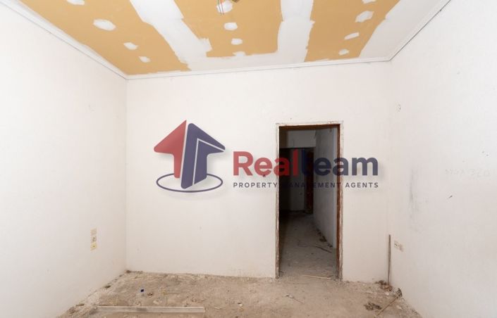 Image No.12-3 Bed Property for sale