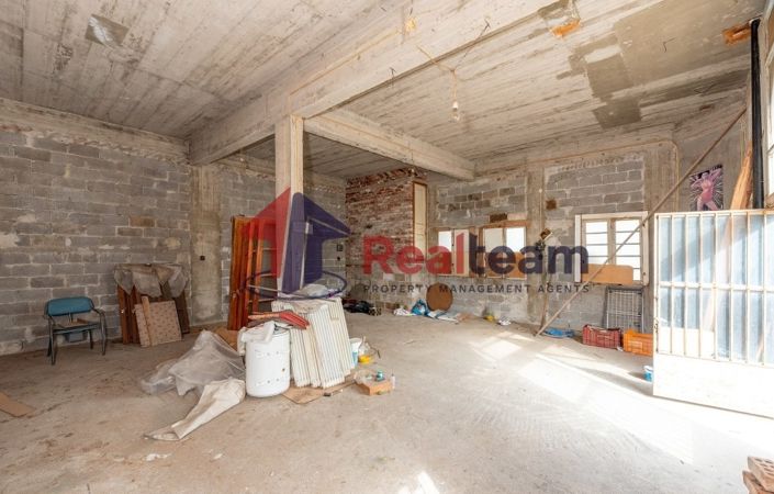 Image No.18-3 Bed Property for sale