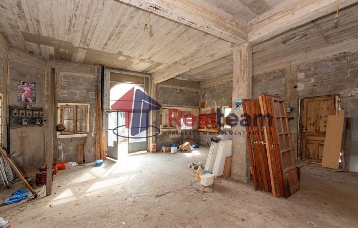 Image No.19-3 Bed Property for sale