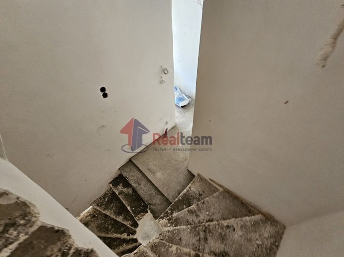 Image No.10-2 Bed Property for sale