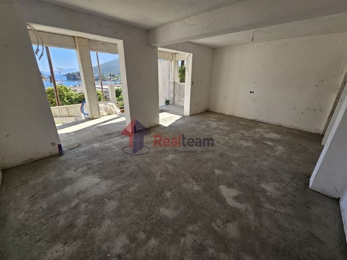 Image No.12-2 Bed Property for sale