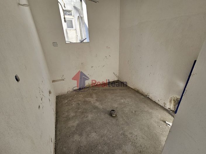 Image No.9-2 Bed Property for sale