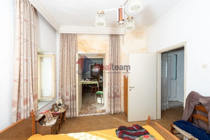 Image No.12-2 Bed Property for sale