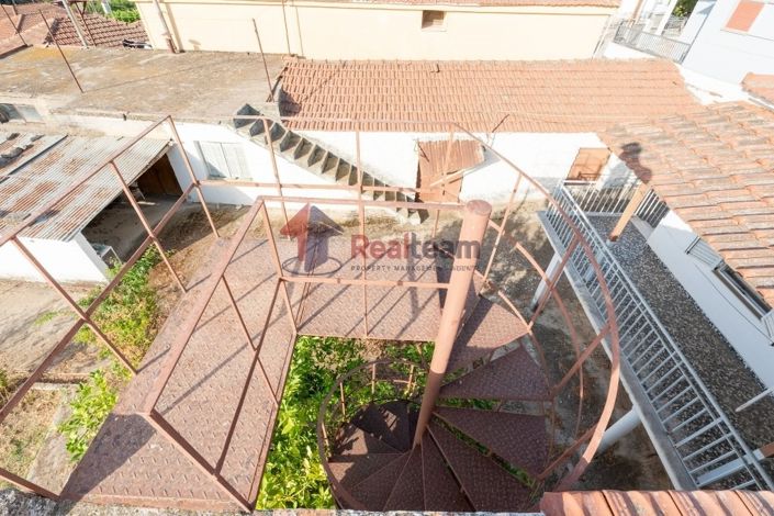 Image No.16-2 Bed Property for sale