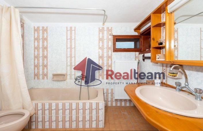 Image No.18-3 Bed Property for sale