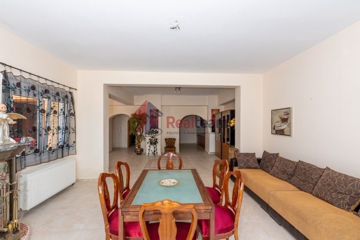 Image No.9-5 Bed Property for sale