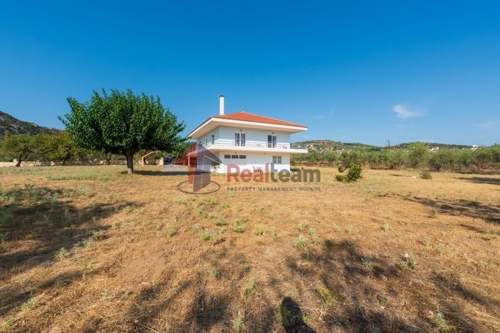 Image No.2-4 Bed Property for sale