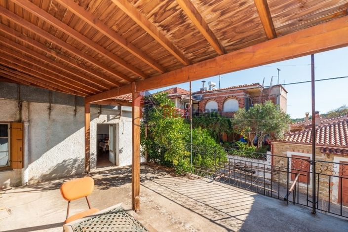 Image No.10-3 Bed Property for sale