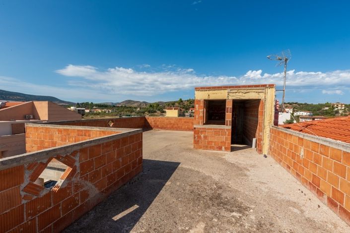 Image No.17-3 Bed Property for sale