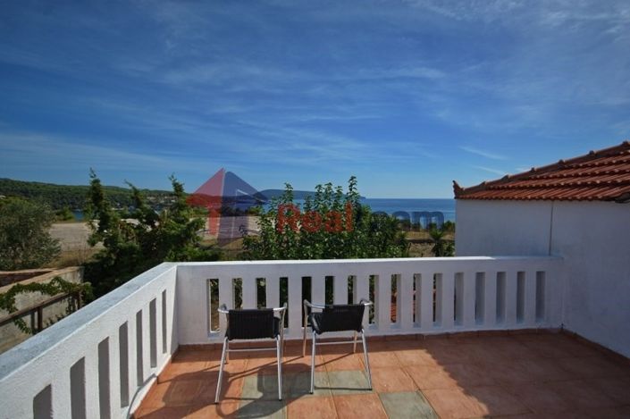 Image No.10-8 Bed Property for sale