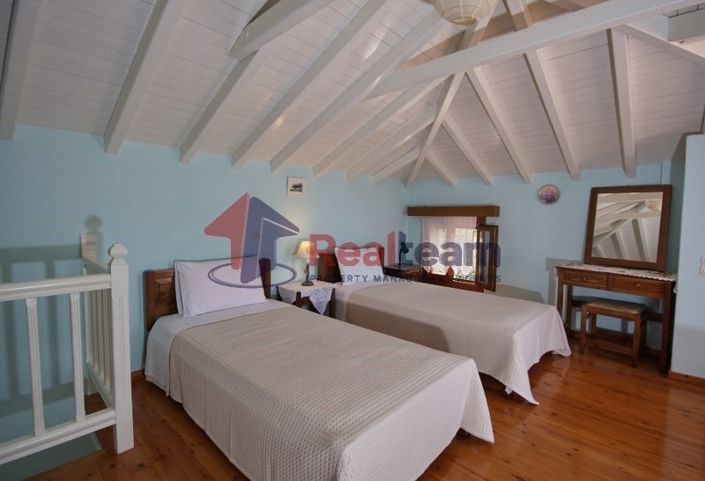 Image No.23-8 Bed Property for sale