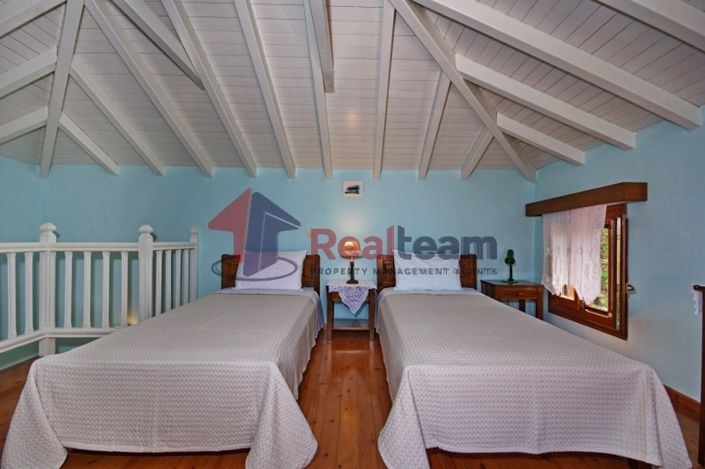 Image No.24-8 Bed Property for sale