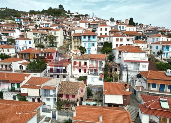 Image No.4-4 Bed Property for sale