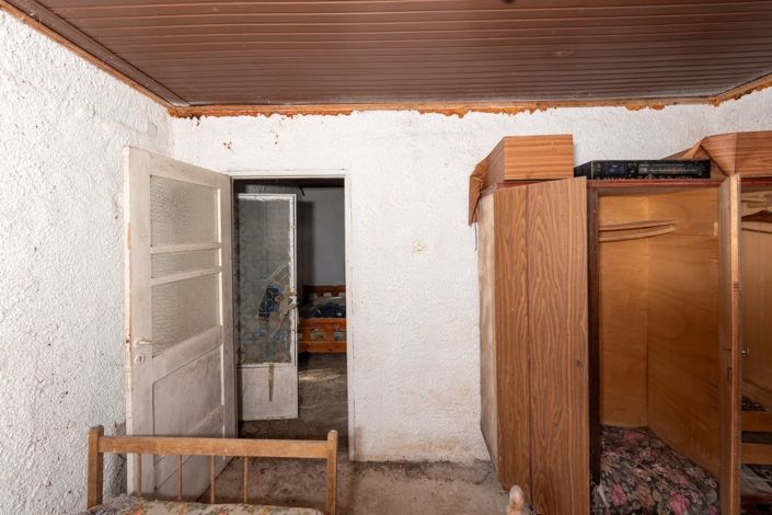 Image No.13-1 Bed Property for sale