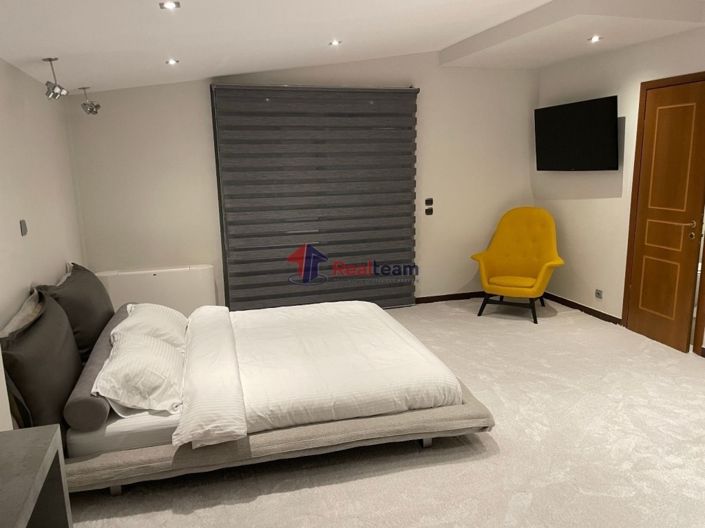 Image No.14-6 Bed Maisonette for sale