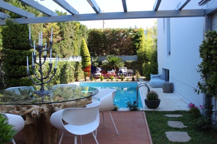 Image No.2-6 Bed Maisonette for sale