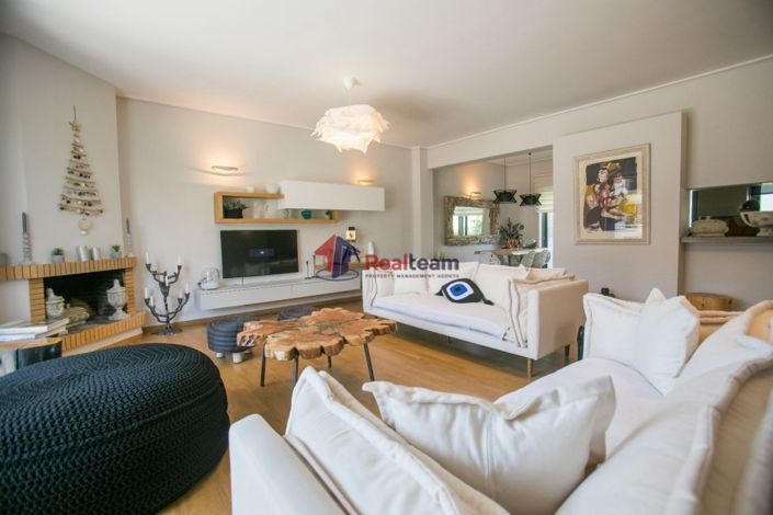 Image No.6-6 Bed Maisonette for sale