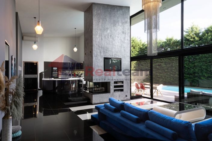 Image No.8-3 Bed Villa for sale