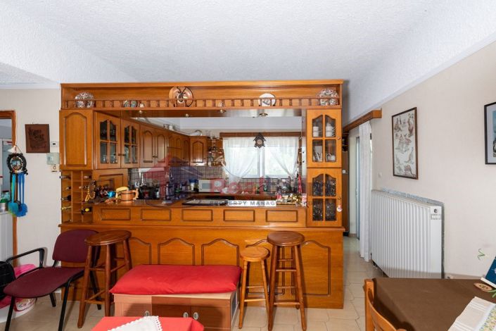 Image No.13-6 Bed Property for sale