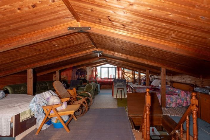 Image No.20-6 Bed Property for sale