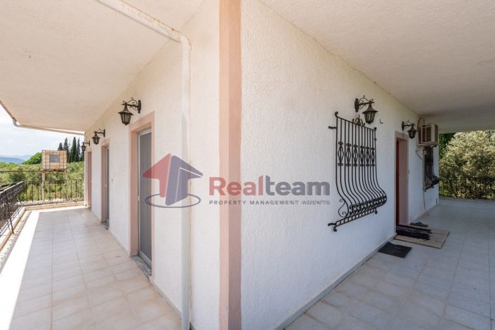 Image No.21-6 Bed Property for sale