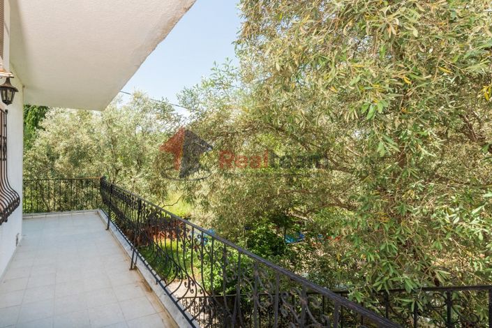 Image No.22-6 Bed Property for sale