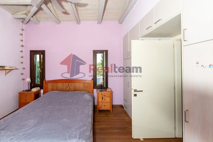 Image No.11-4 Bed Property for sale