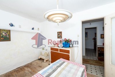 7b535e14d6cb4a36af468465acd0fd81