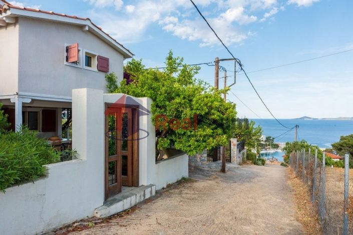 Image No.13-4 Bed Property for sale