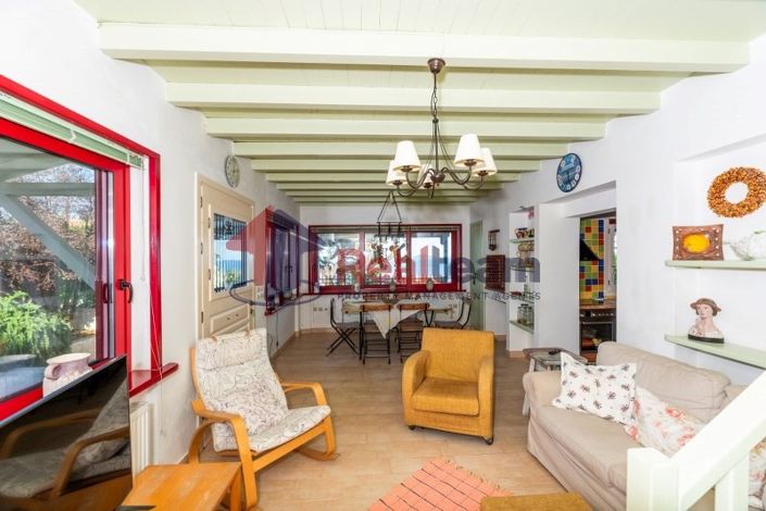 Image No.2-4 Bed Property for sale