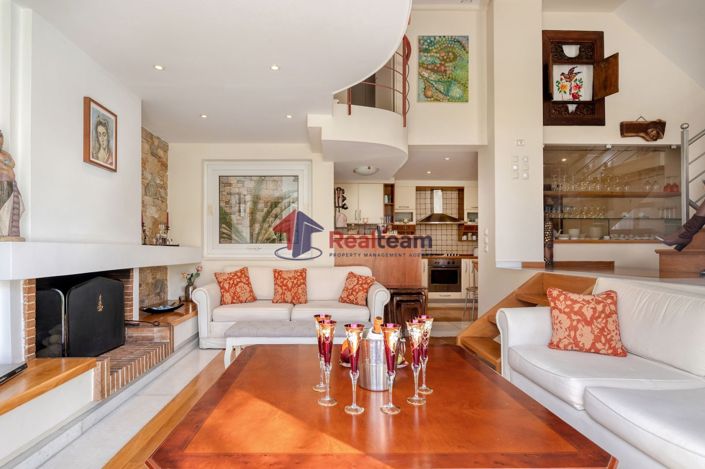 Image No.11-7 Bed Property for sale