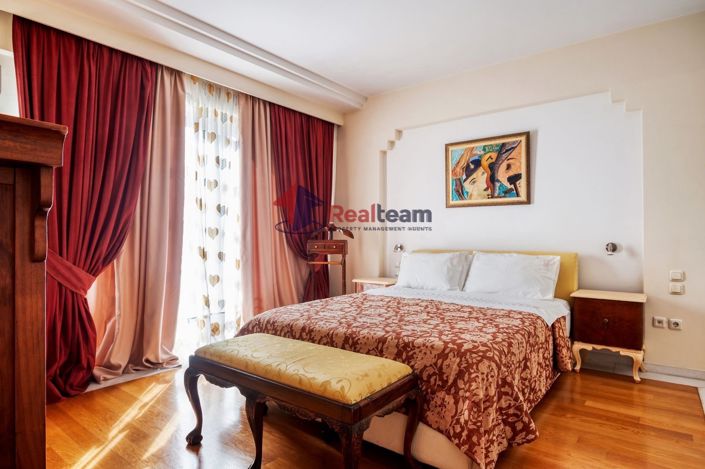 Image No.14-7 Bed Property for sale