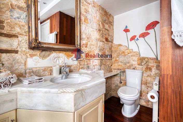 Image No.18-7 Bed Property for sale