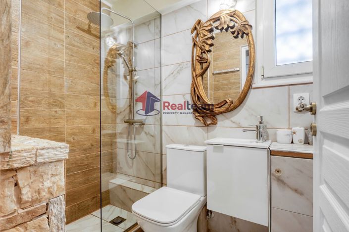 Image No.22-7 Bed Property for sale