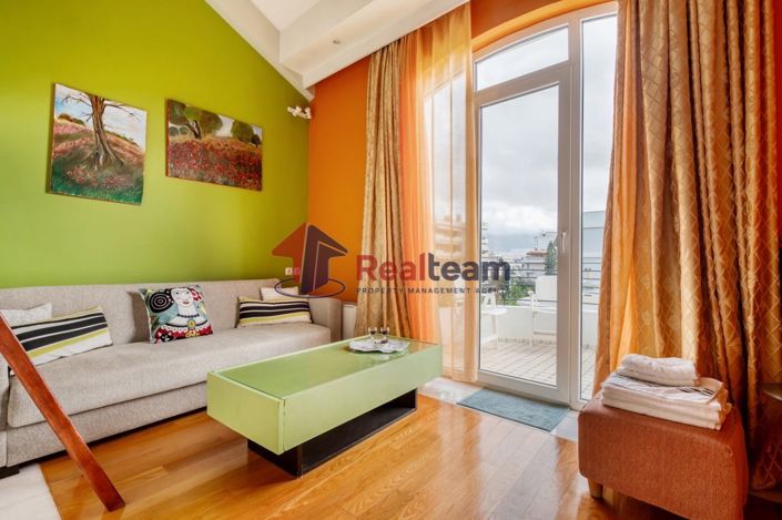 Image No.28-7 Bed Property for sale