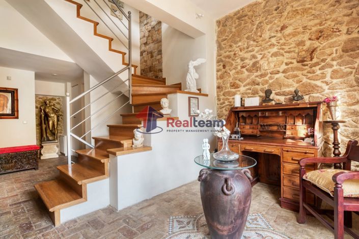 Image No.3-7 Bed Property for sale