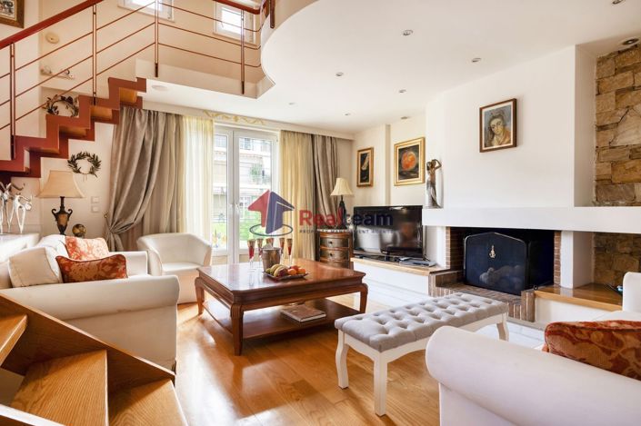 Image No.9-7 Bed Property for sale