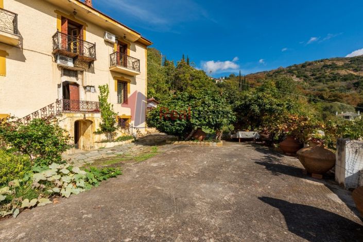 Image No.22-5 Bed Property for sale