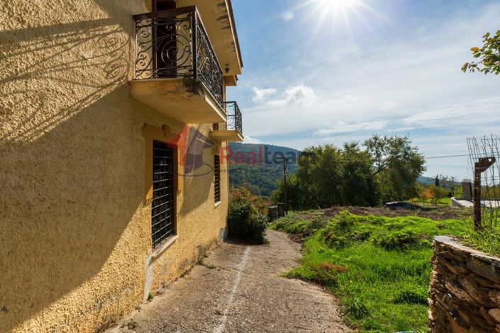 Image No.26-5 Bed Property for sale