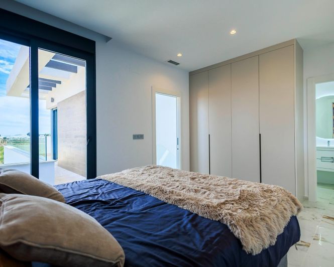 Image No.25-3 Bed Villa for sale