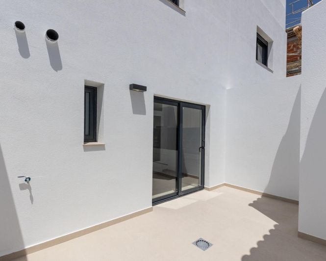 Image No.20-4 Bed Townhouse for sale