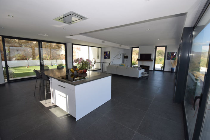 Image No.10-4 Bed Property for sale