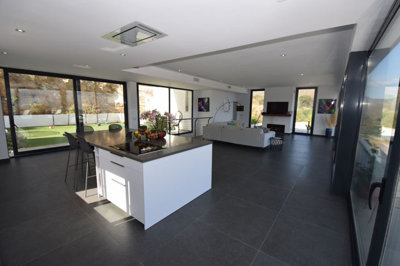 10-bb915d1cb19341576dcdc994b81ab9c5