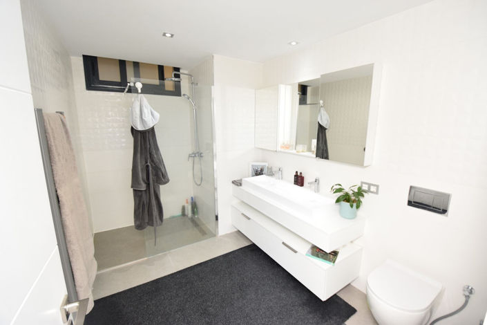 Image No.20-4 Bed Property for sale