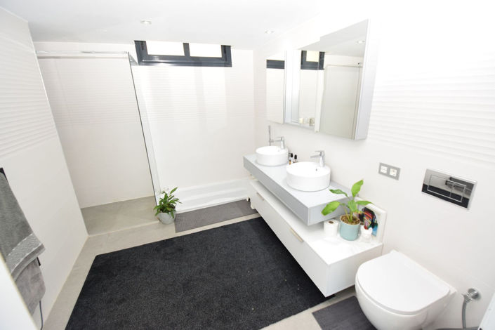 Image No.23-4 Bed Property for sale