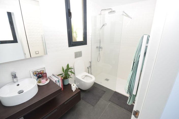 Image No.28-4 Bed Property for sale