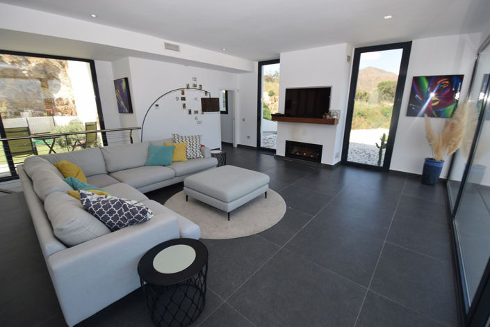 Image No.8-4 Bed Property for sale