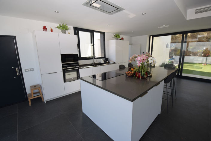 Image No.9-4 Bed Property for sale